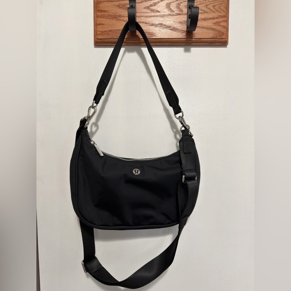 lululemon athletica Handbags - Lululemon city essentials small shoulder bag 3L